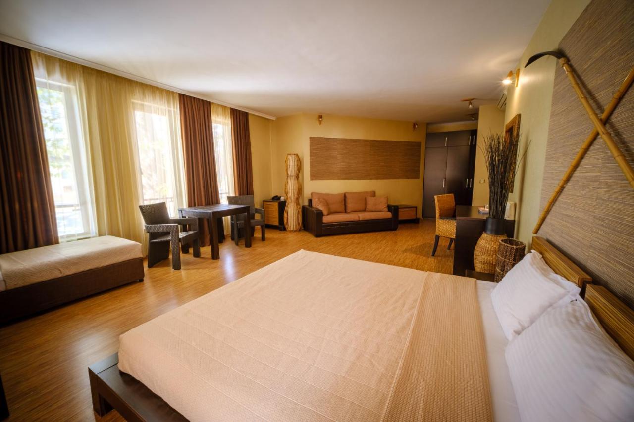 Family Hotel Classic Varna Esterno foto
