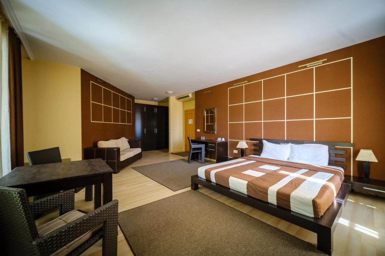 Family Hotel Classic Varna Esterno foto