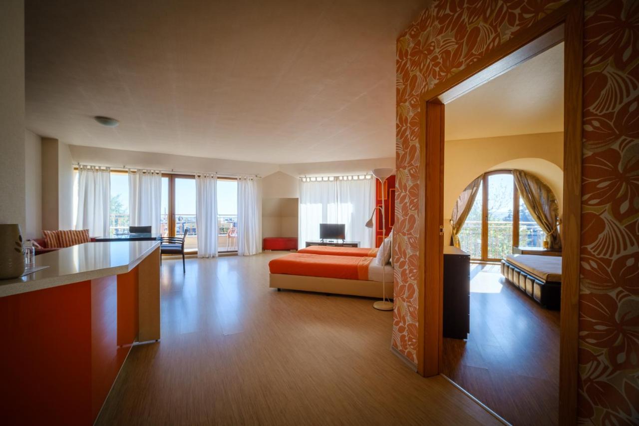 Family Hotel Classic Varna Esterno foto
