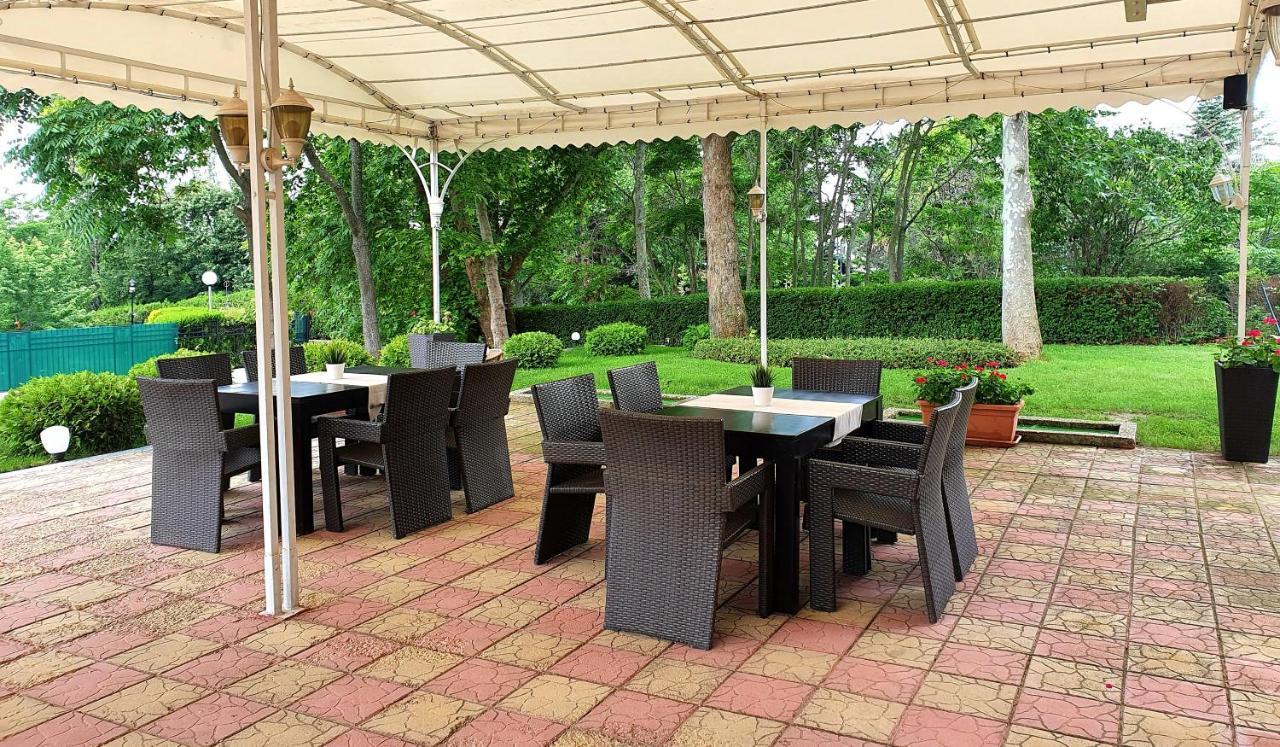 Family Hotel Classic Varna Esterno foto